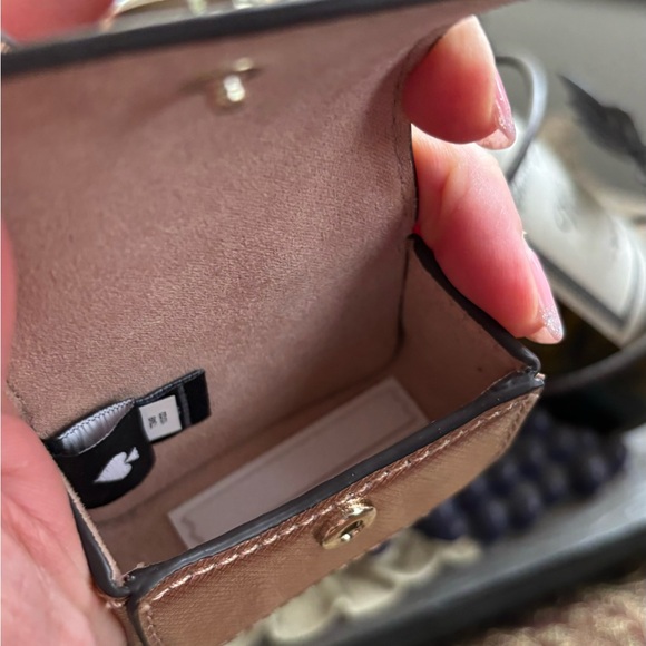 Authentic KATE SPADE gold metallic snap AirPod case with keychain - Picture 7 of 7